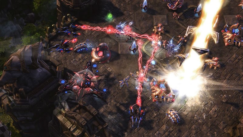 「StarCraft: Remastered」RTSの戦闘シーン